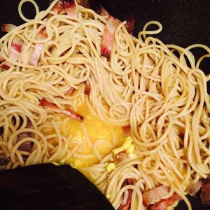 培根蛋黄酱意面🍝Pasta alla Carbonara简易版的做法 步骤4