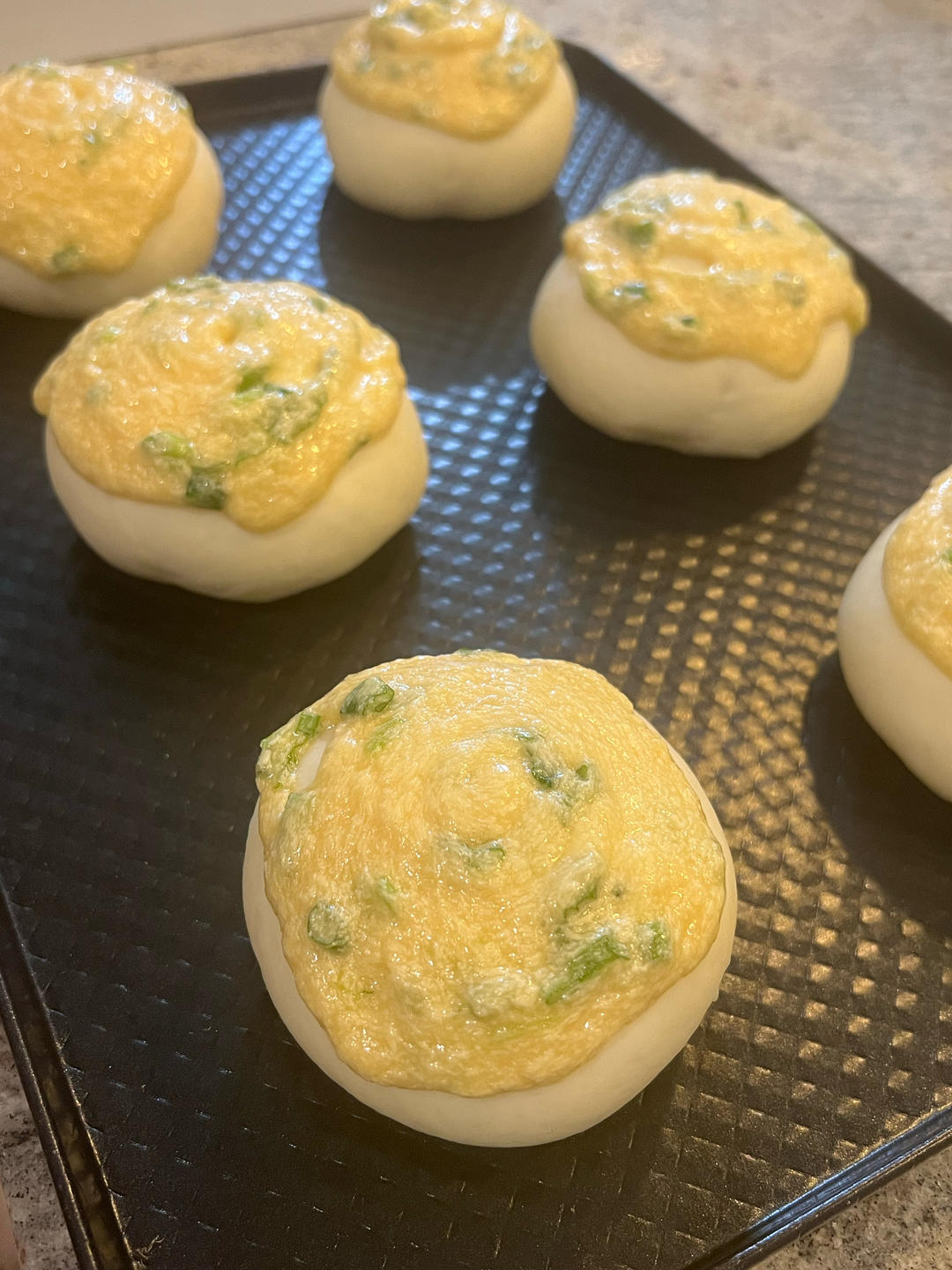 香葱肉松酥皮面包