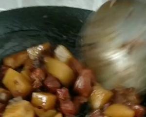 红烧肉炖土豆的做法 步骤6