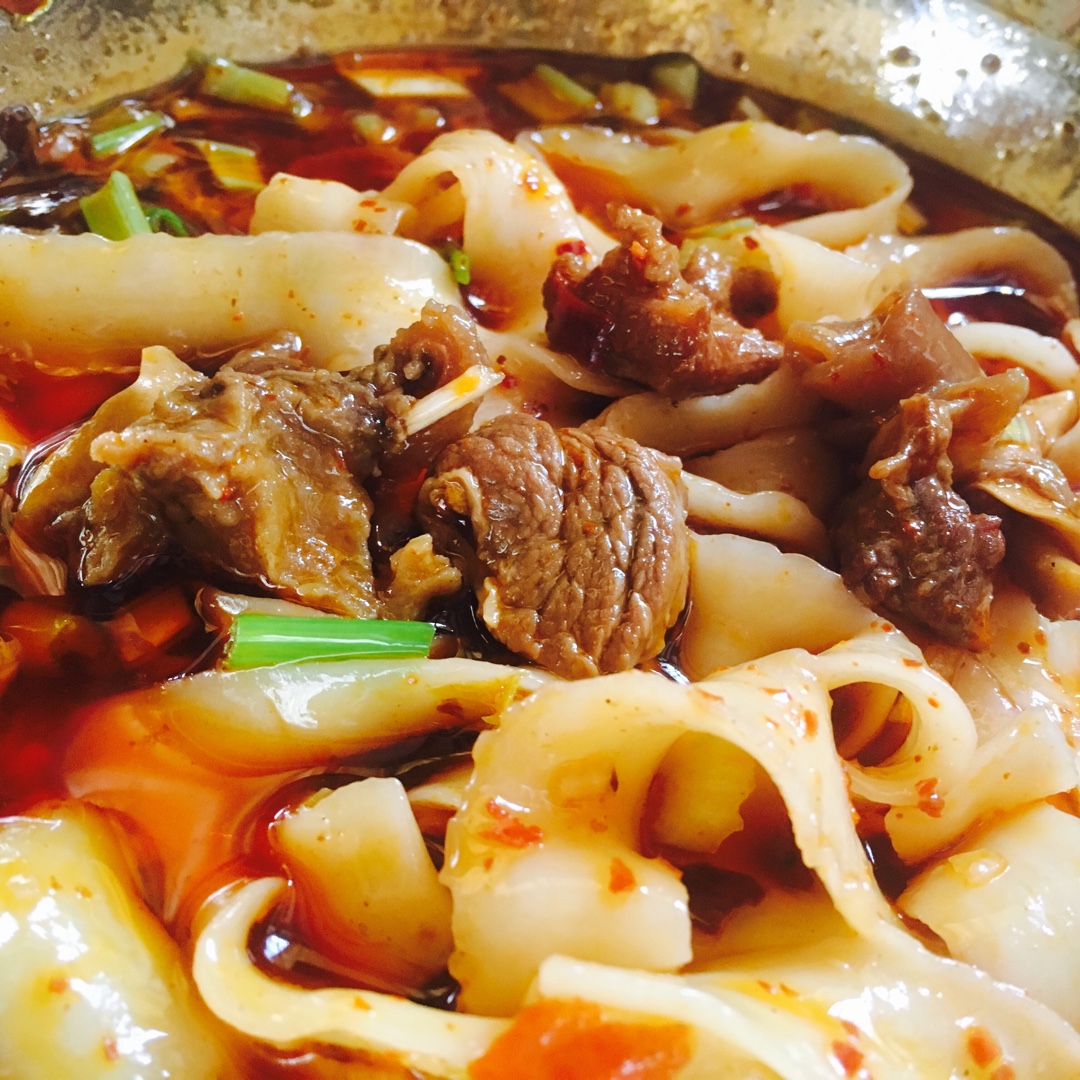 安然若枫做的牛肉刀削面