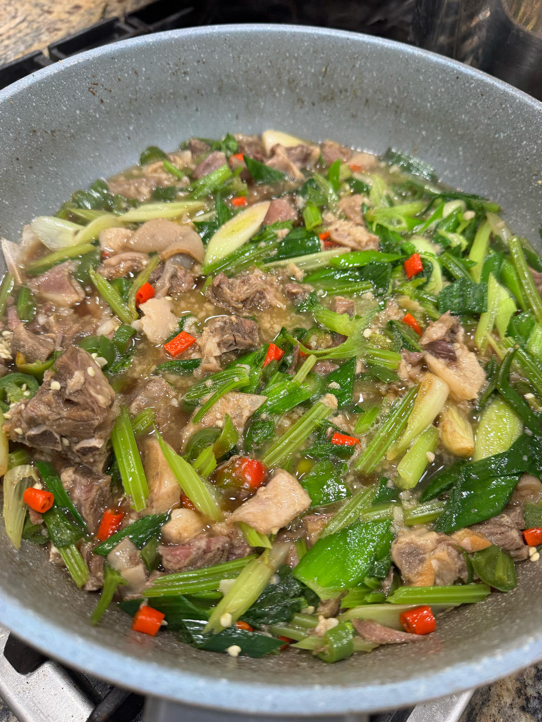 芹菜蒜叶焖羊肉