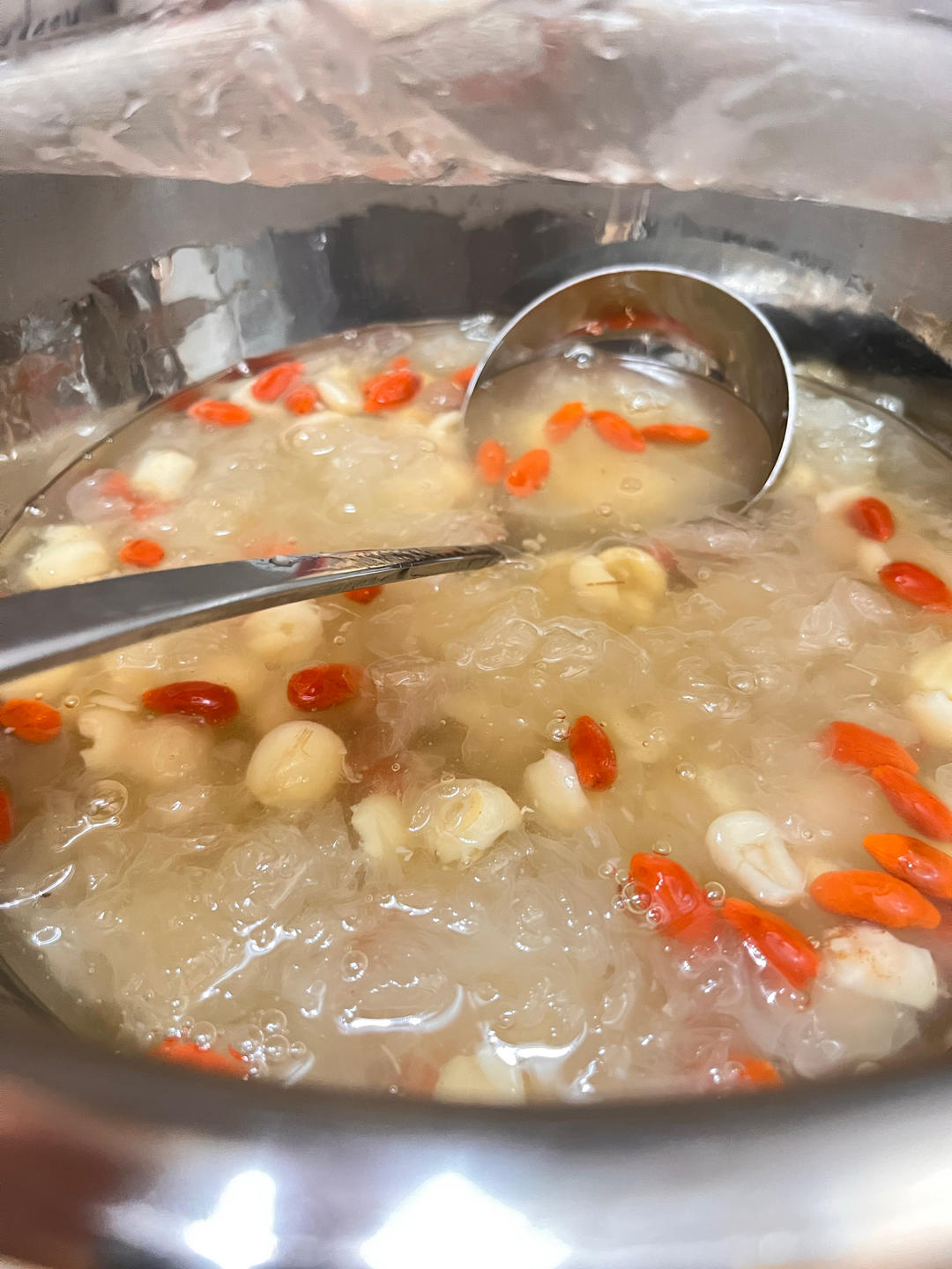 20分钟出胶的银耳莲子羹