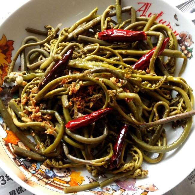 凉拌蕨菜