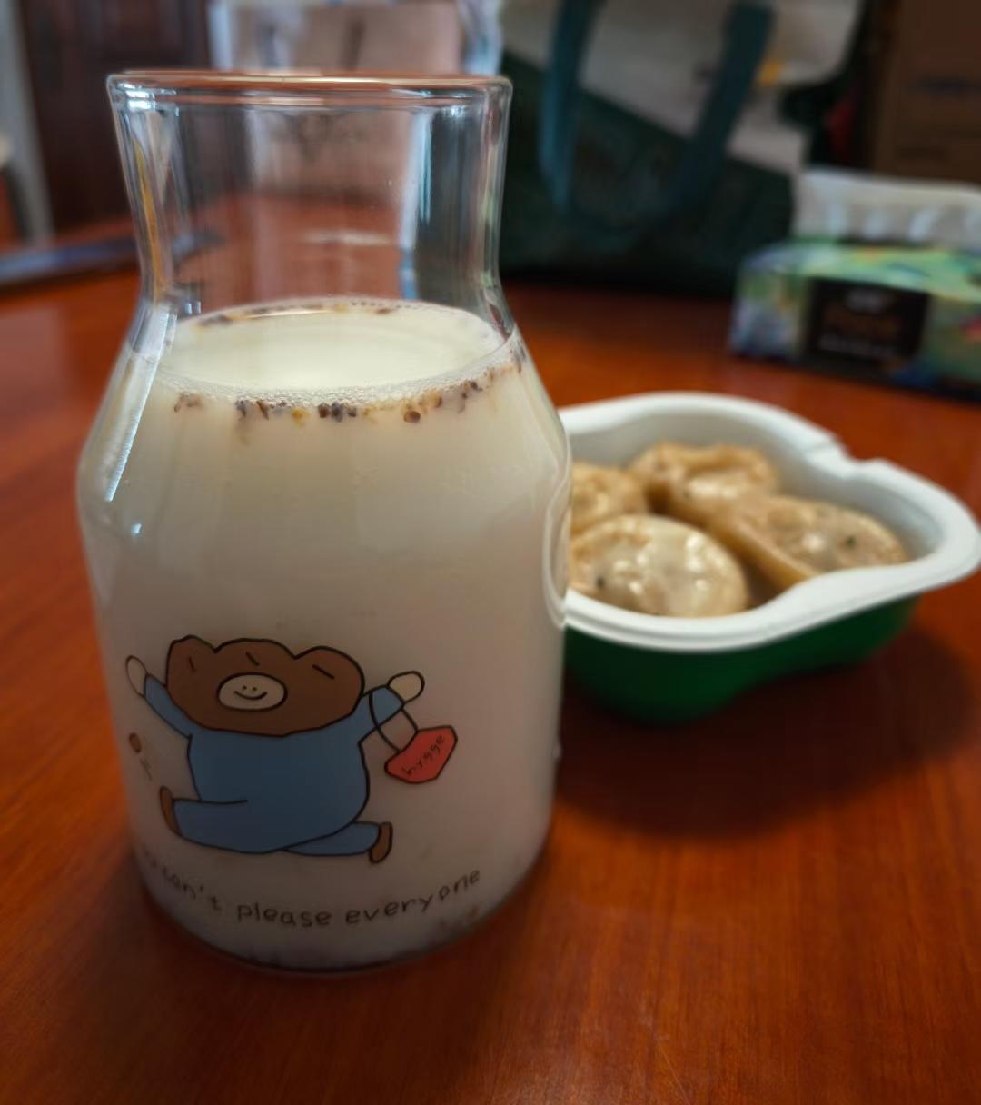 海底椰银耳奶羹