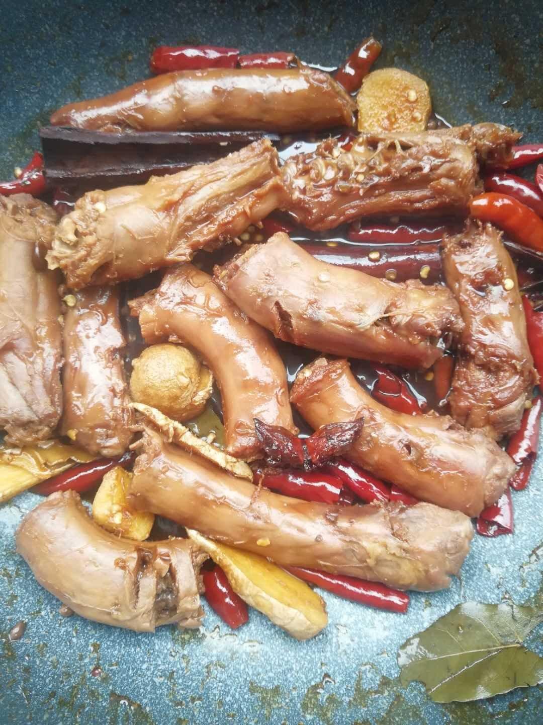 周黑鸭版鸭脖子（好吃到舔手指）