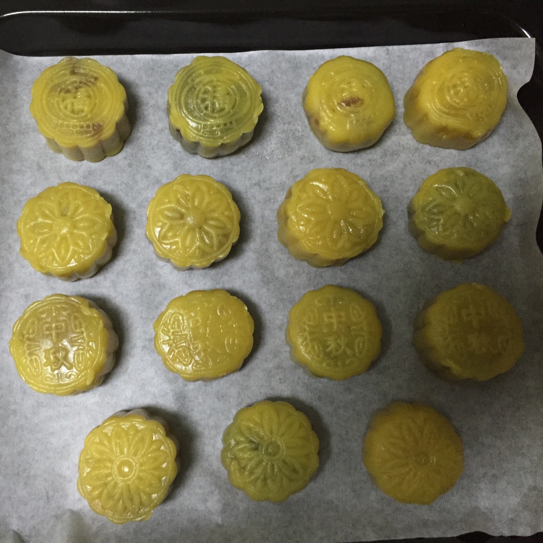 广式月饼——蛋黄莲蓉月饼