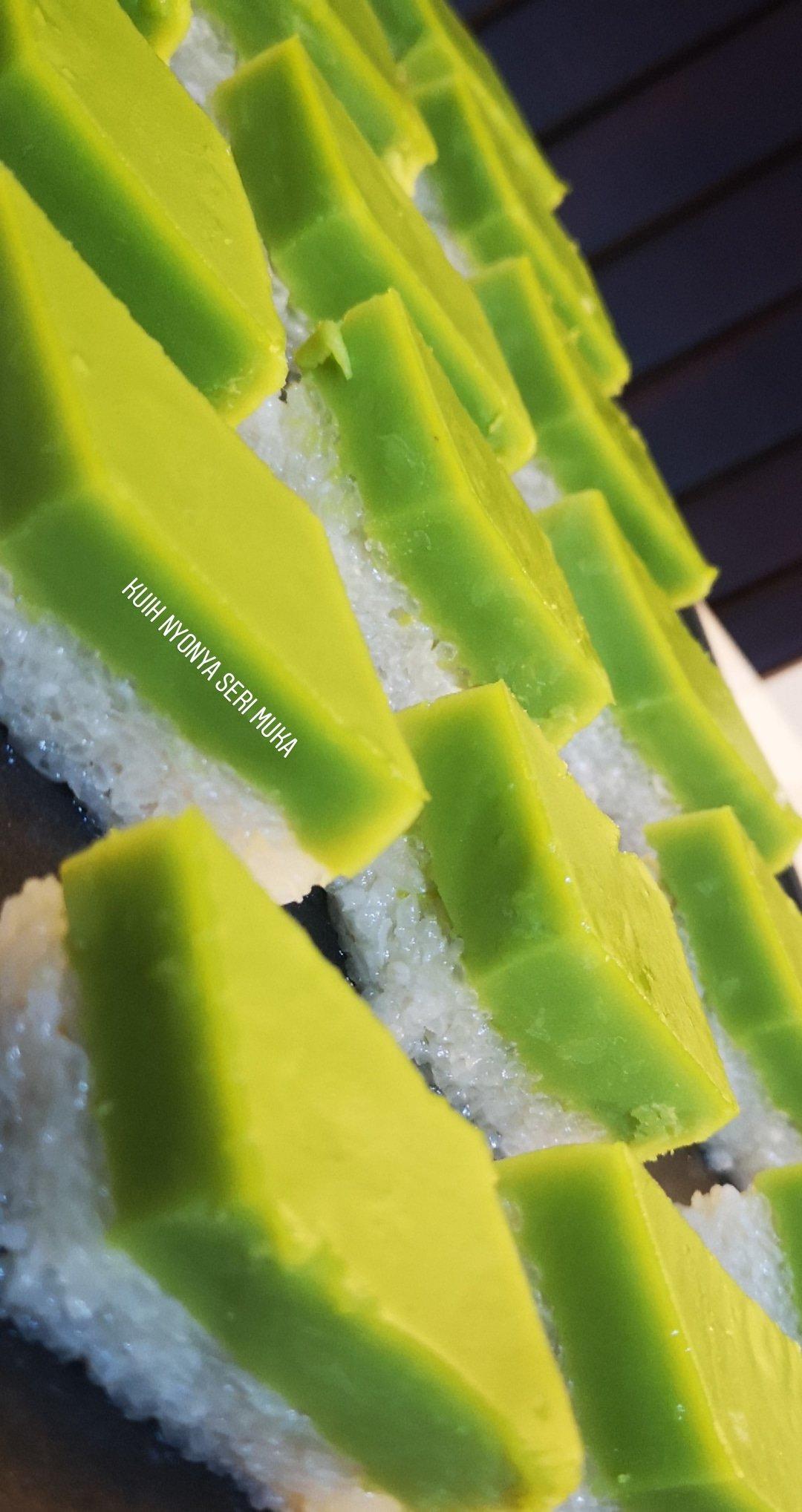 香兰糯米糕 (kuih seri muka)的全部作品