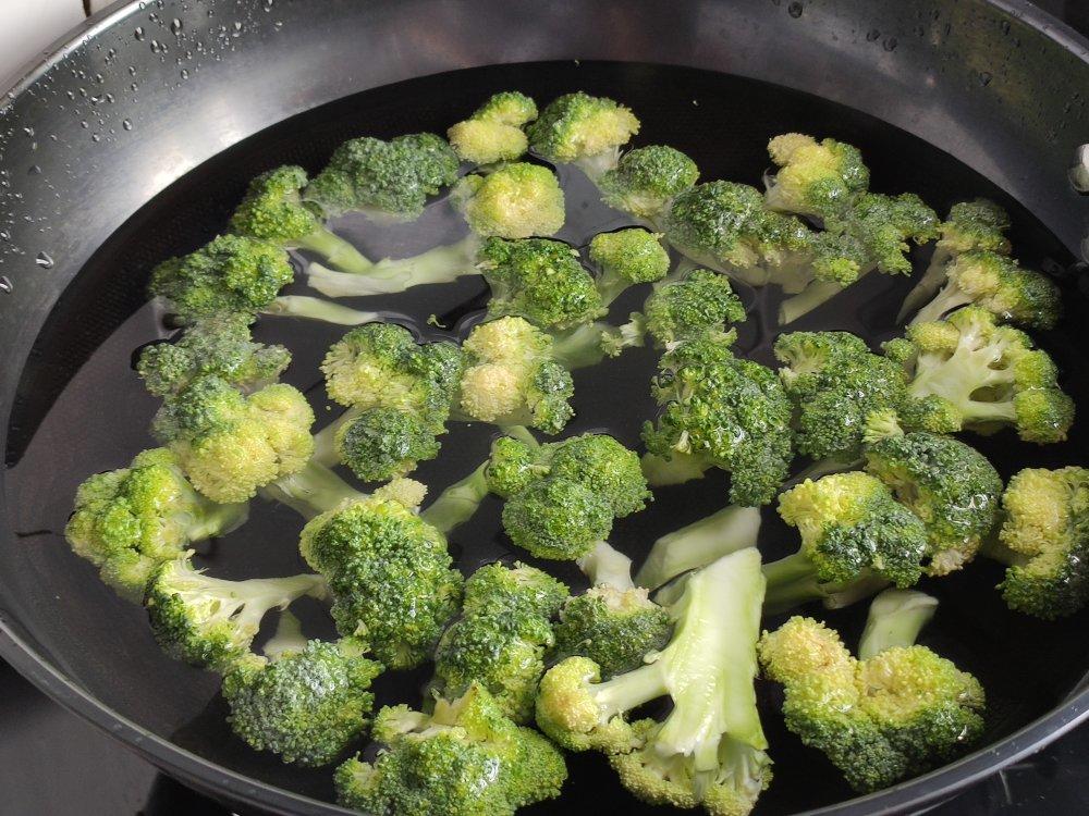 西兰花这样炒，我家的肉肉靠边站