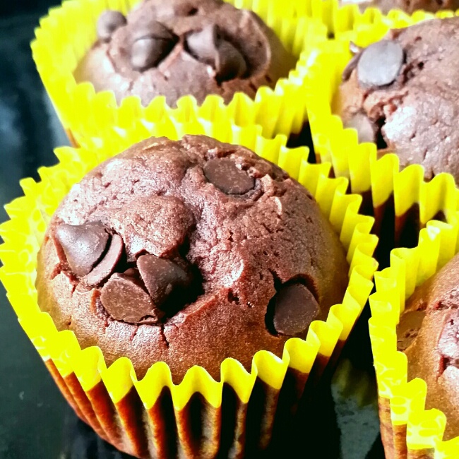 彩的颜色做的巧克力玛芬