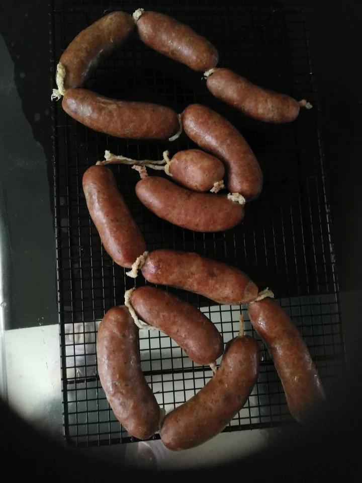 实验多次味道终于满意了～黑椒脆皮烤肠
