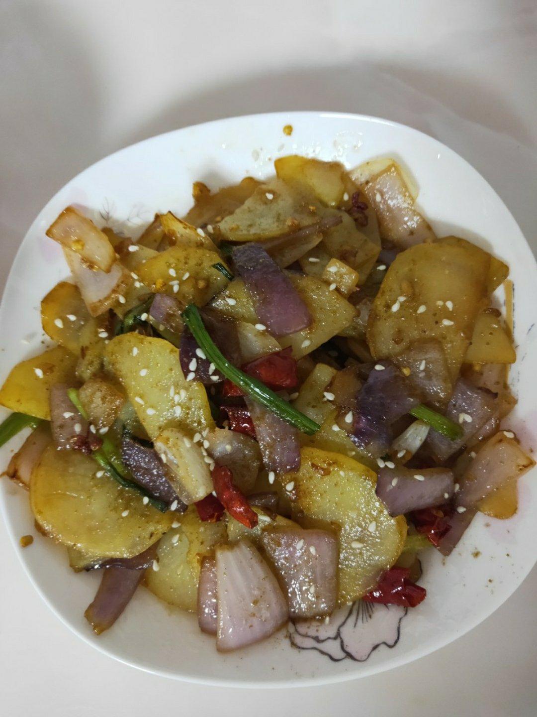 边吃边流泪的「孜然土豆片」