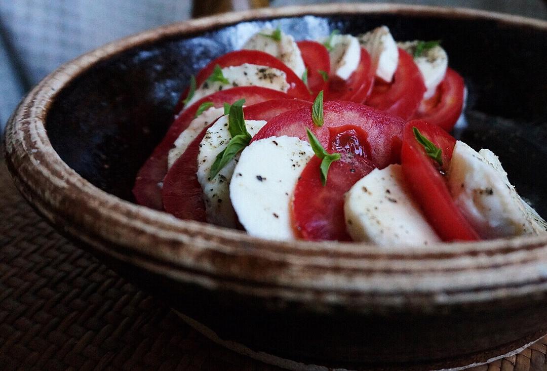 沙滩脚印的美食屋