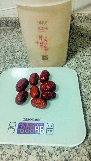 夏日去寒--生姜红枣酵素的做法 步骤2