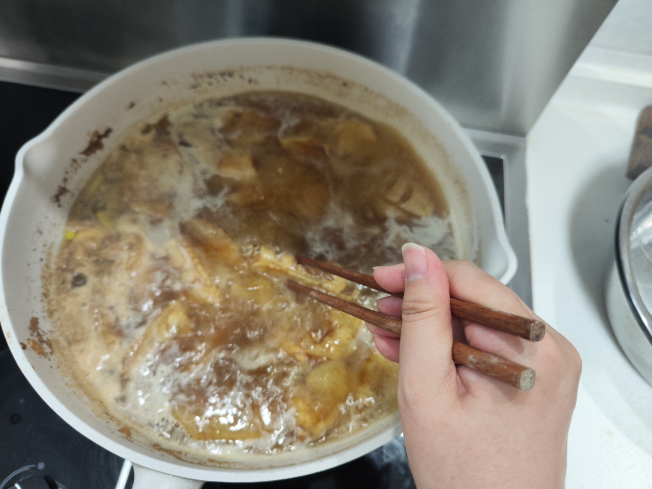 可乐鸡翅炖土豆的做法 步骤2