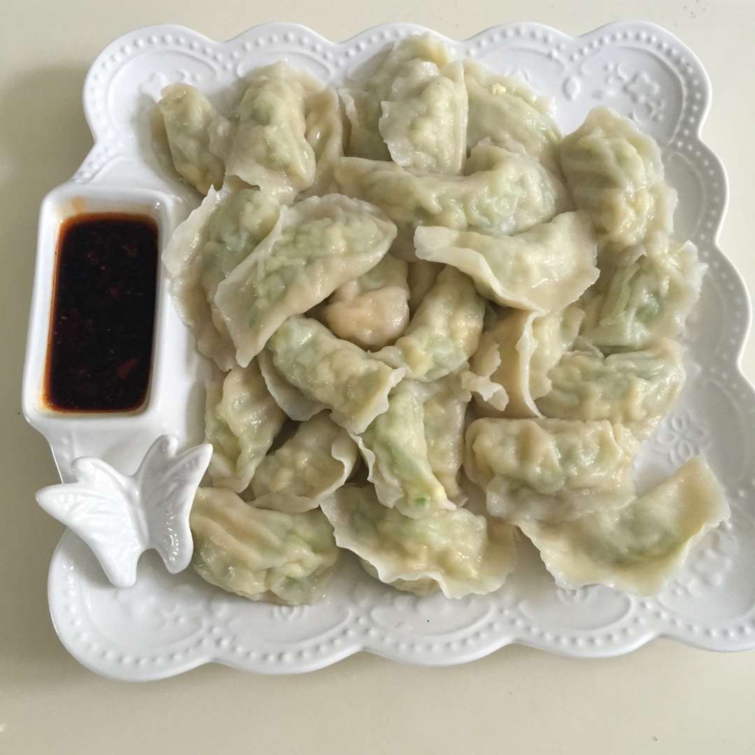 臭美妞儿-1做的西葫芦鸡蛋馅饺子