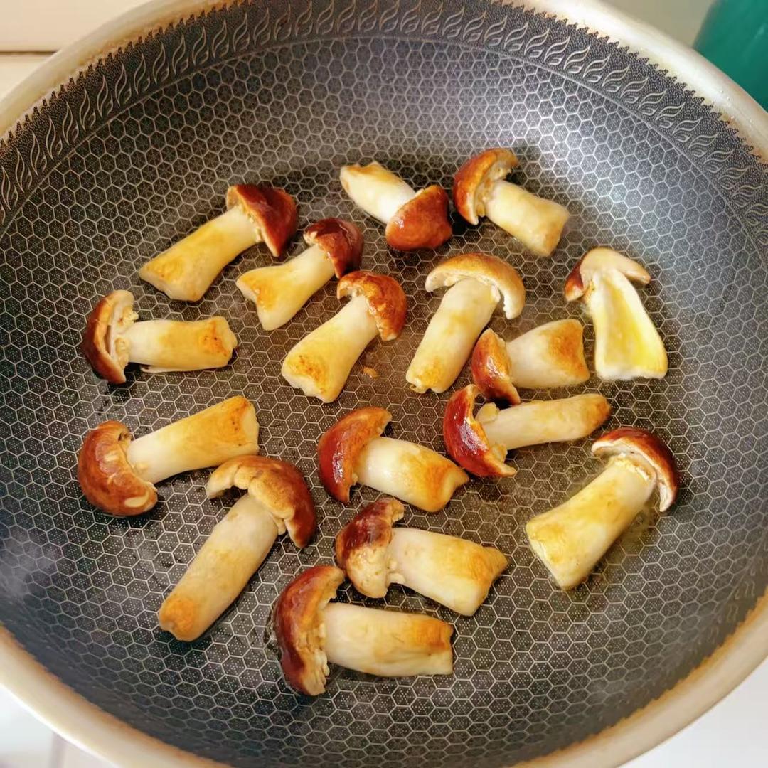 黄油香煎赤松茸的做法 步骤6