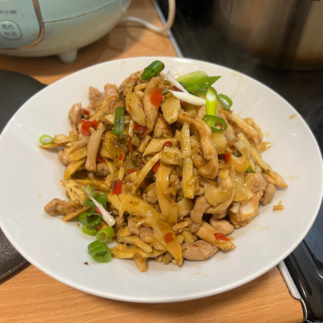 开胃下饭的竹笋酸菜鸡