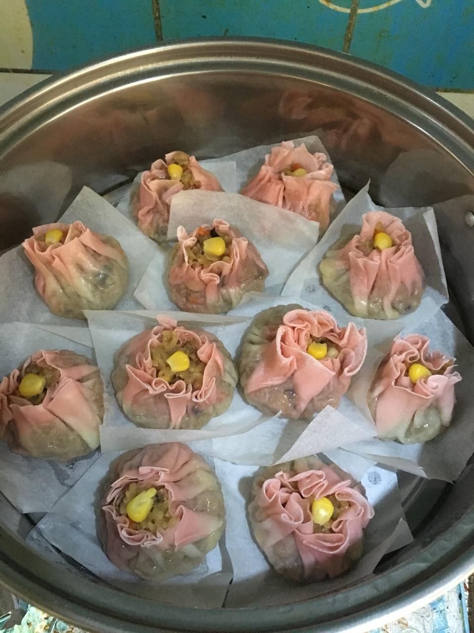 如花朵般绽放的烧麦