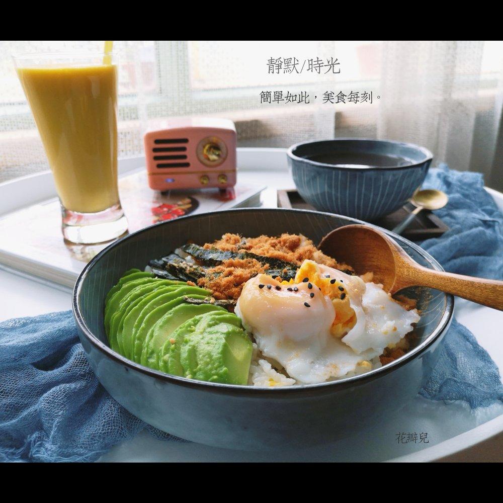 牛油果海苔肉松拌饭