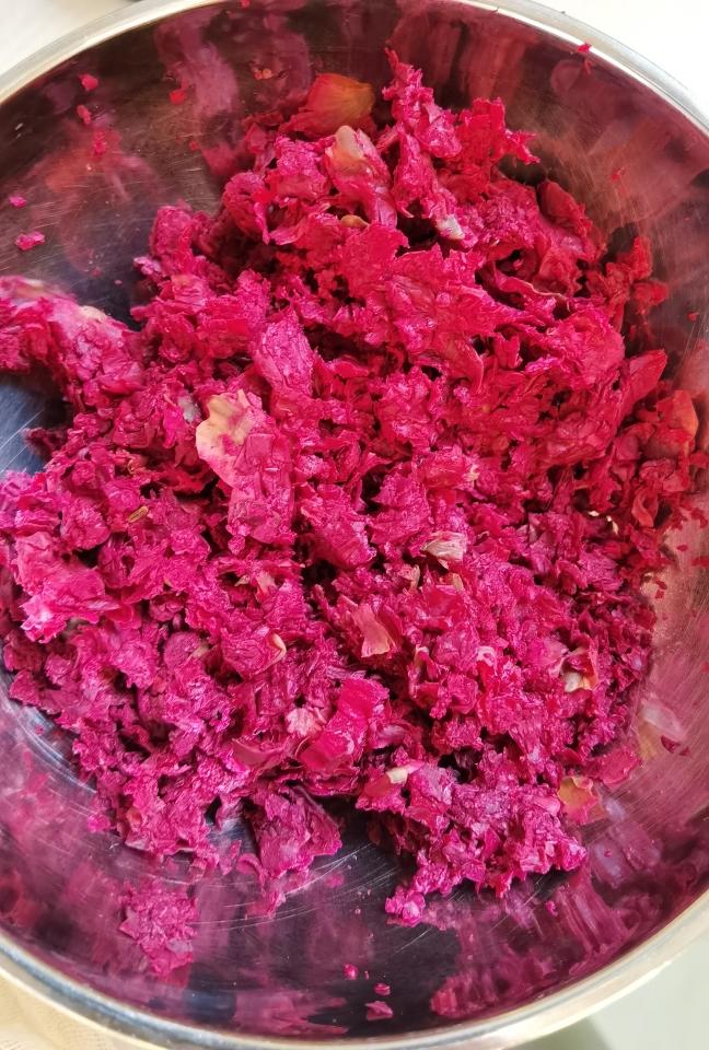 收到的玫瑰花做成浴盐吧的做法 步骤3