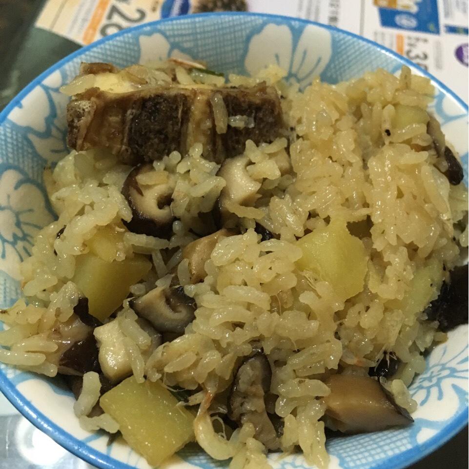 喷香排骨焖饭（爆好吃）