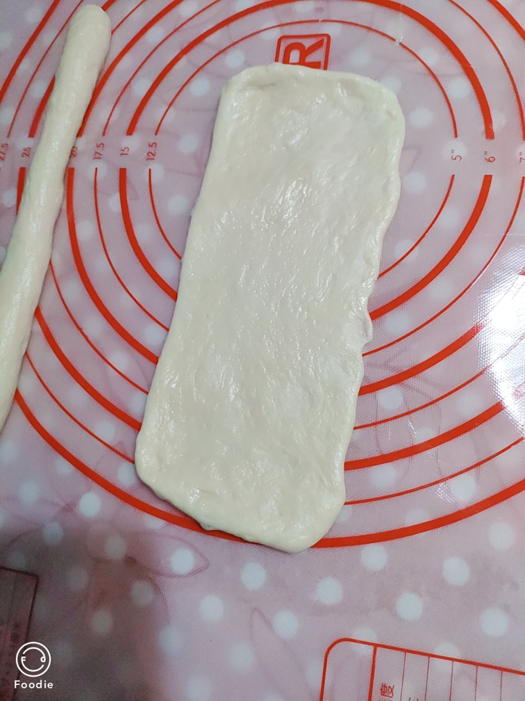 蜂蜜拉丝辫子面包很容易出膜的面包团的做法 步骤8