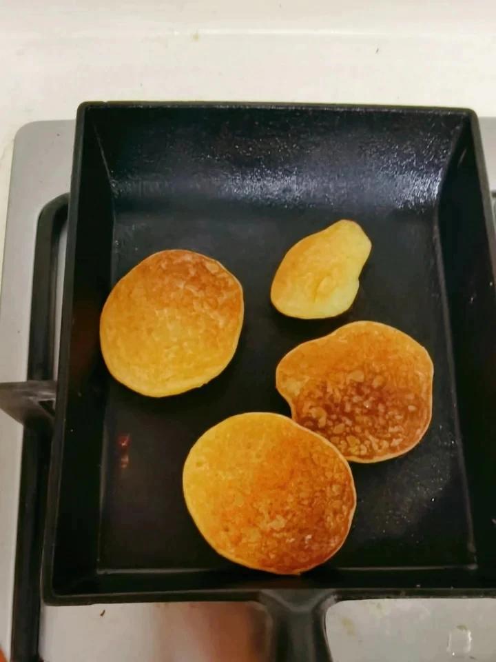 宝宝辅食：苹果奶香松饼