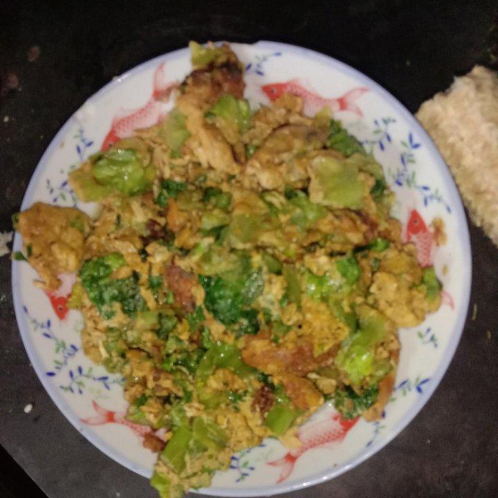 舟逝3做的生菜02煎鸡蛋