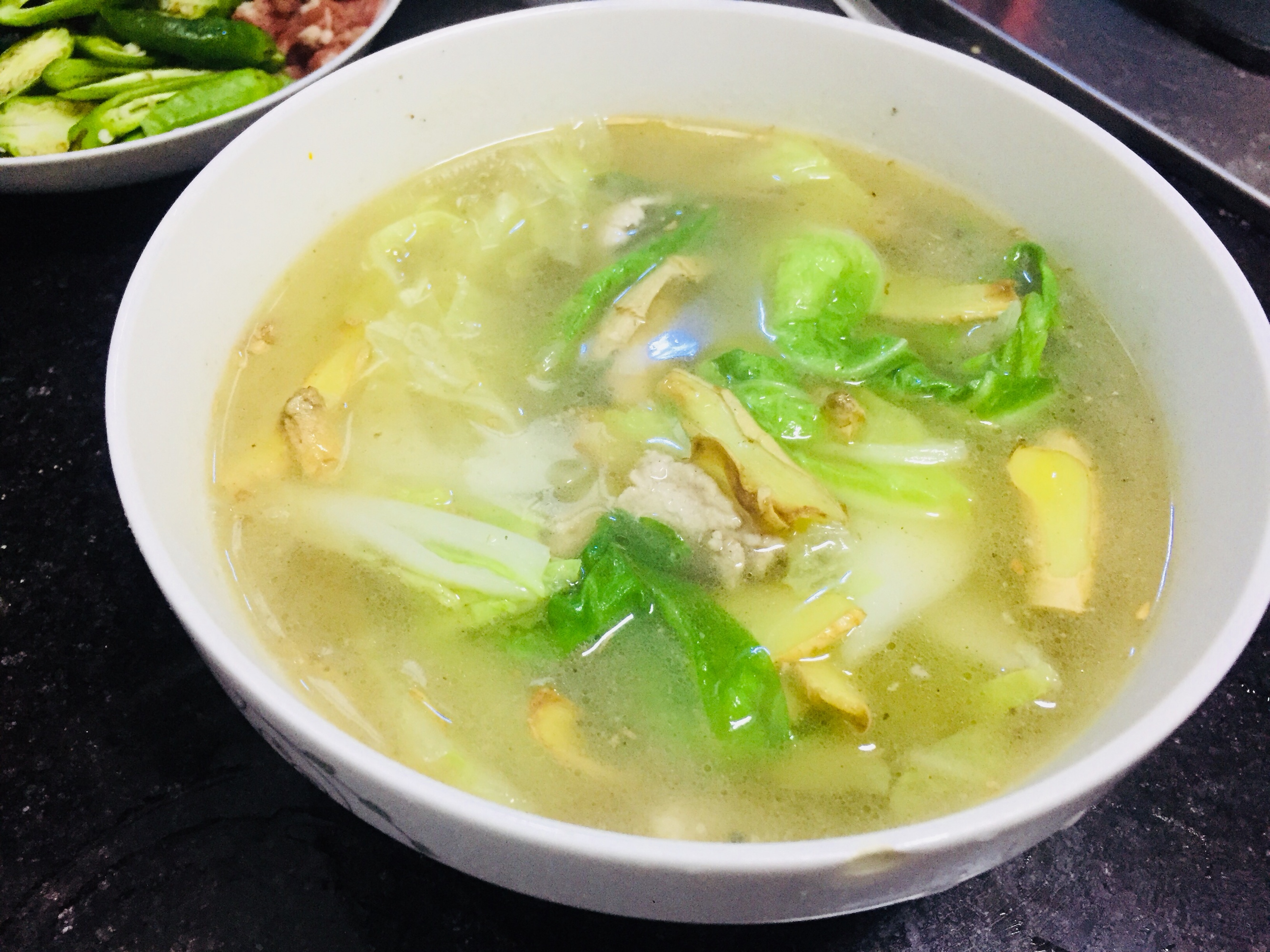 风寒感冒食谱—老姜肉片白菜汤的做法