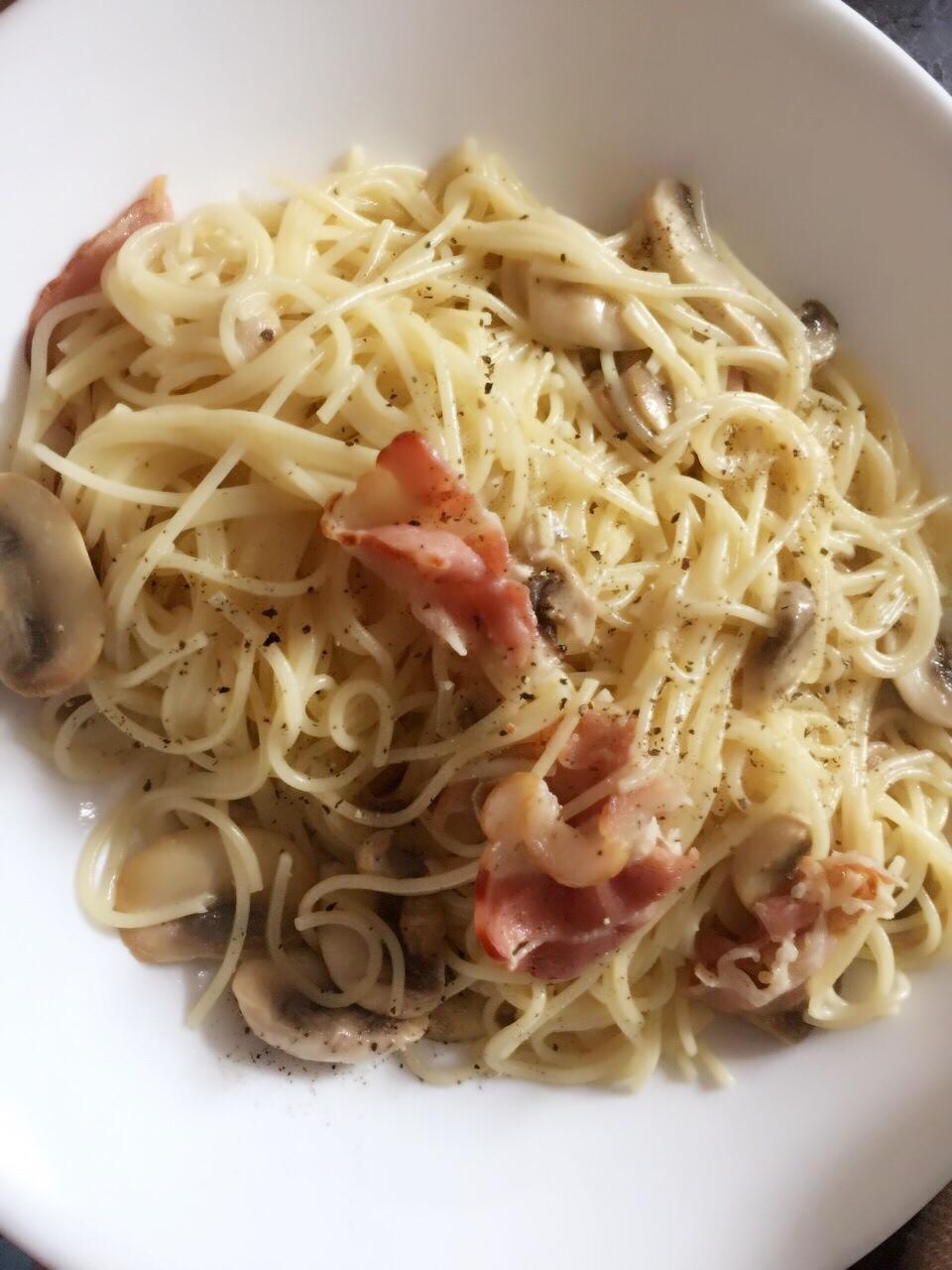 白蘑菇奶油培根意面