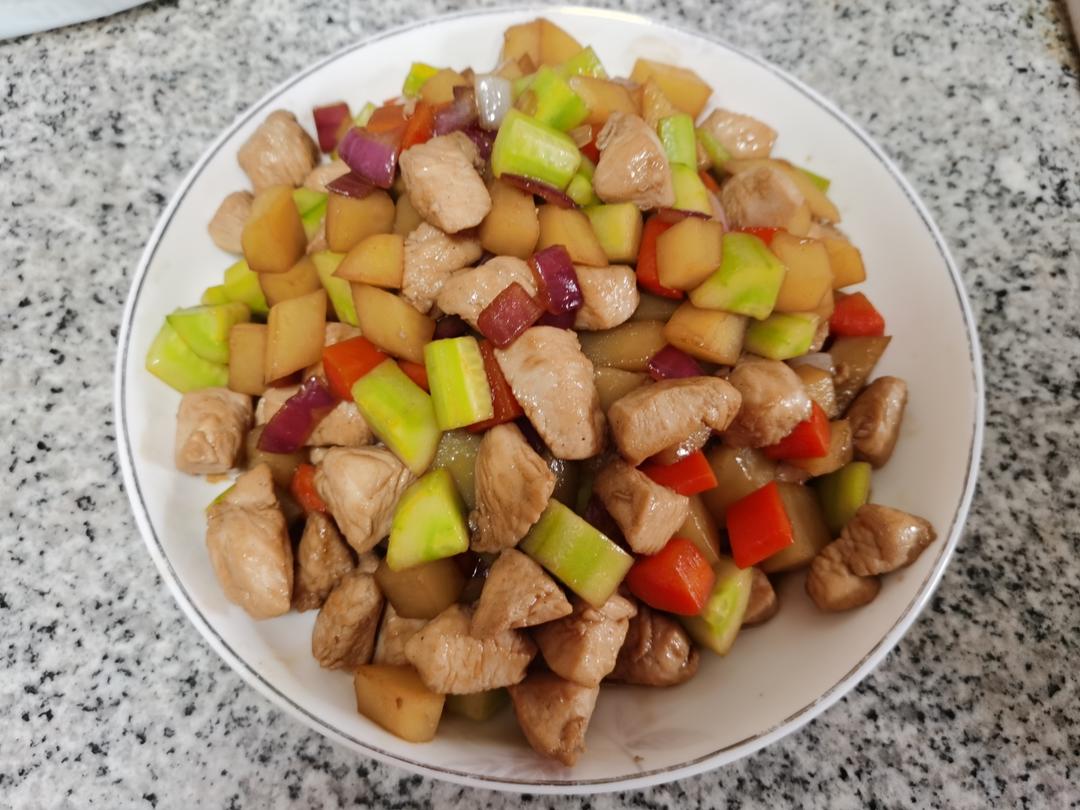 鸡胸肉焖土豆
