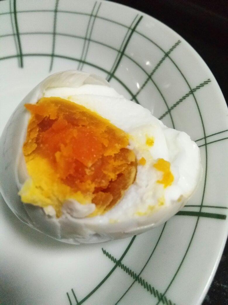 100%出油，原来流油的咸鸭蛋是这样做的——自制咸鸭蛋（多动图，孔瑶的食谱）