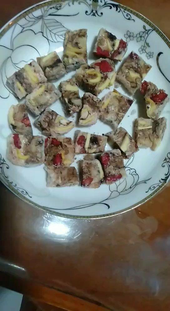 简易牛轧糖，只用蔓越莓干，配方屡试不爽，切块整齐