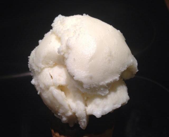 冰淇淋-荔枝酸奶冰淇淋