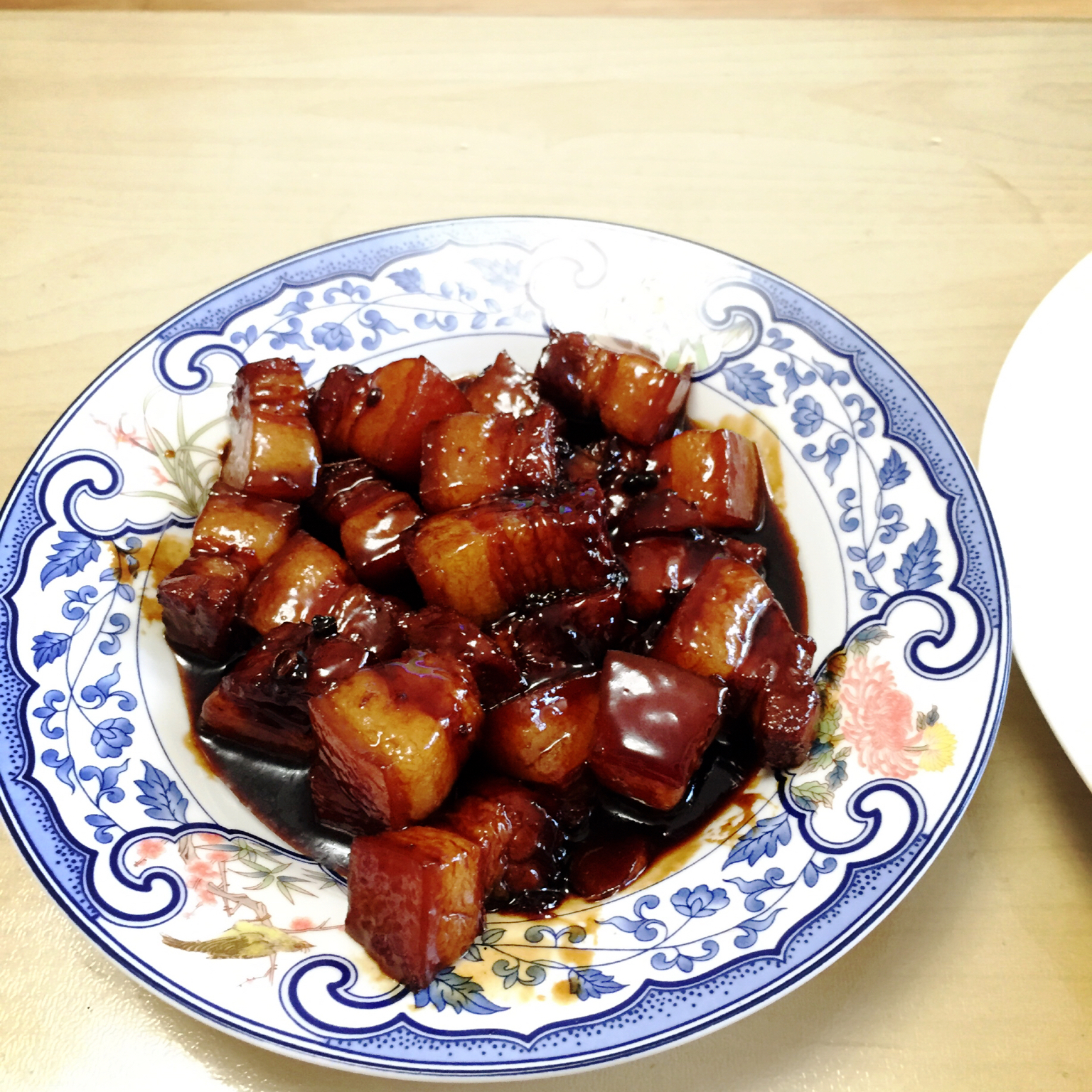 吃着碗里望着锅里的红烧肉