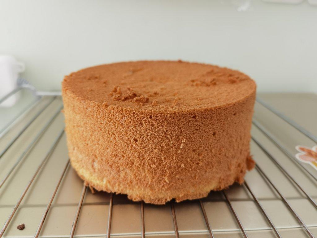 不塌不缩六寸戚风蛋糕