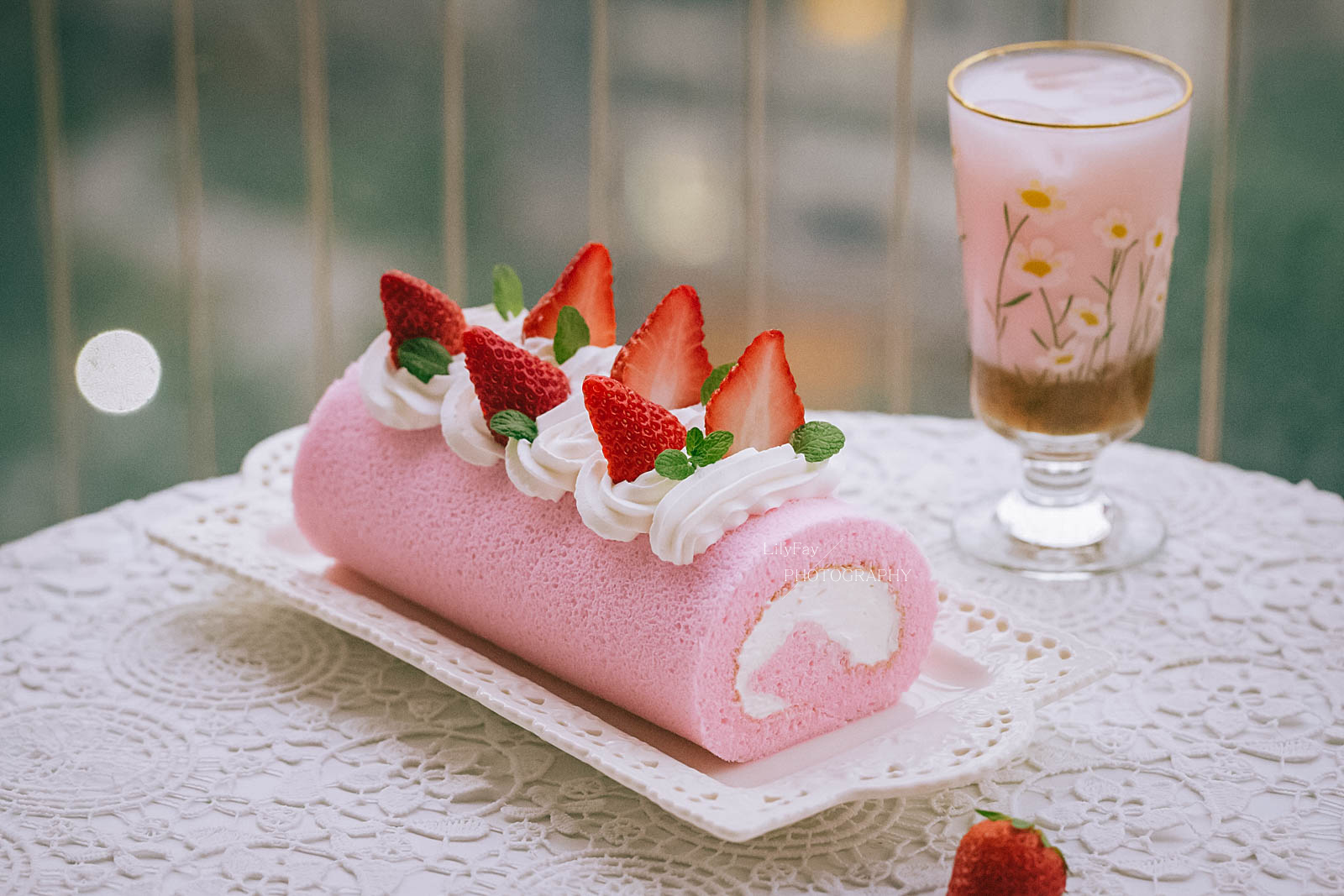 女王节，粉粉嫩嫩的草莓乳酸菌天使瑞士卷C70的做法