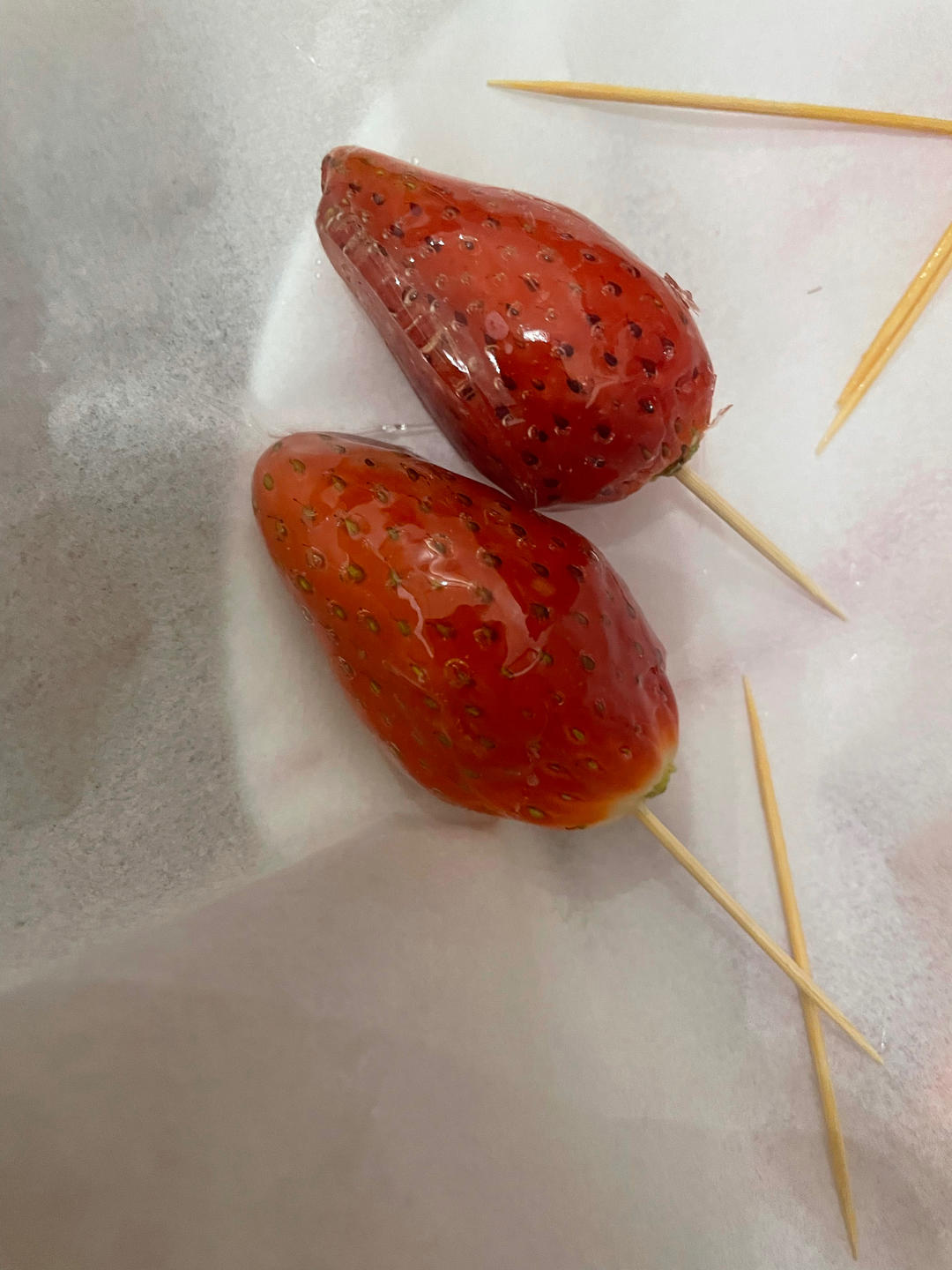 三分钟微波炉焦糖法（唬弄小孩版速成冰糖葫芦）