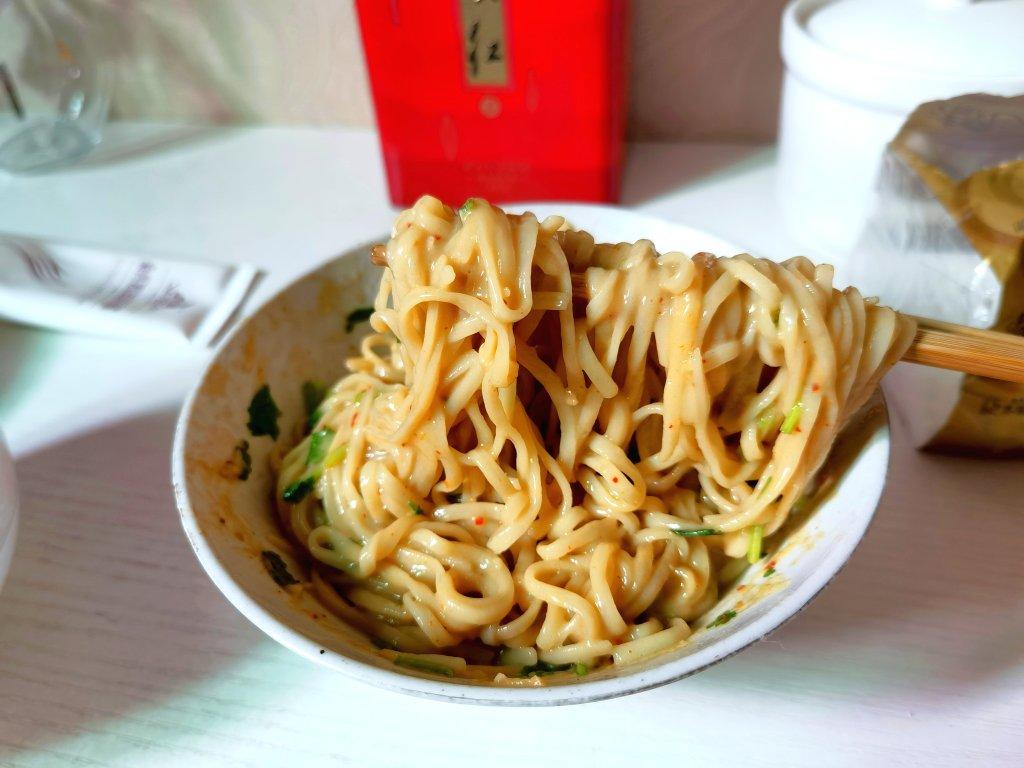 芝麻酱拌面（超快手超简单的翻版热干面）