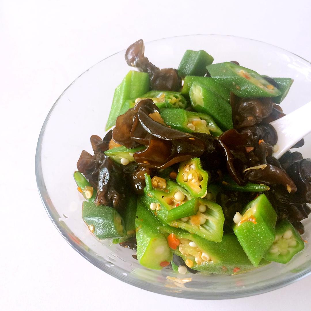 楚佑佑做的秋葵拌木耳