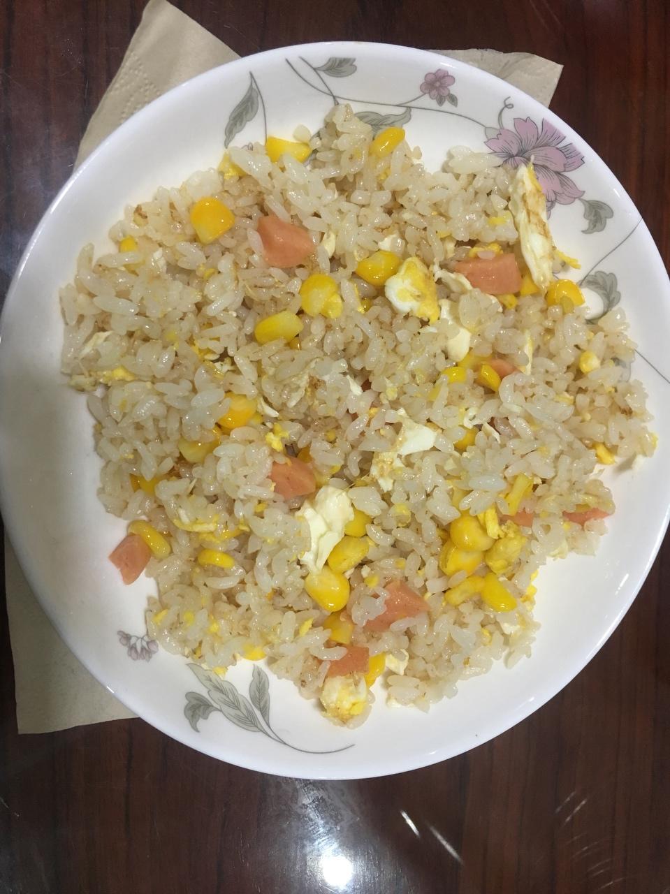 玉米火腿肠蛋炒饭的做法