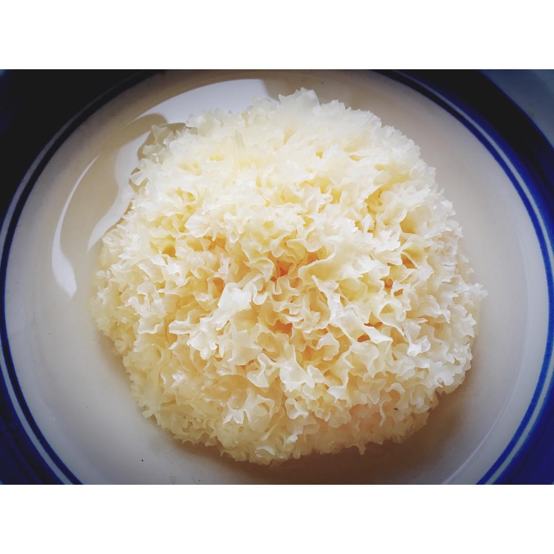 蔓越莓桃胶银耳羹