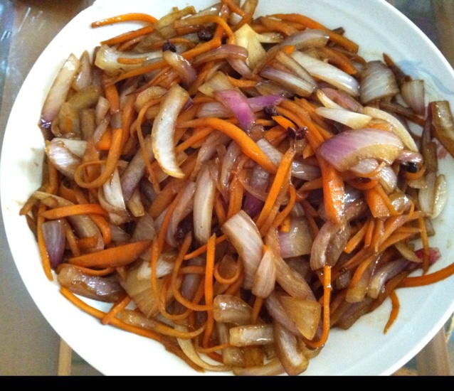 死守一世寂寞べ做的胡萝卜洋葱小炒