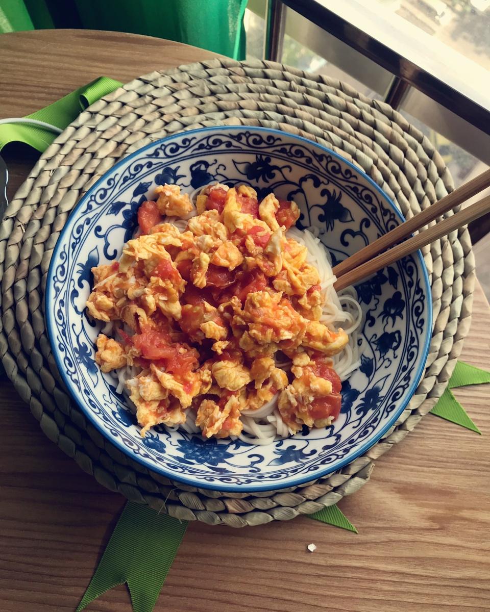 一份幸福的早餐：释放正能量的番茄鸡蛋面