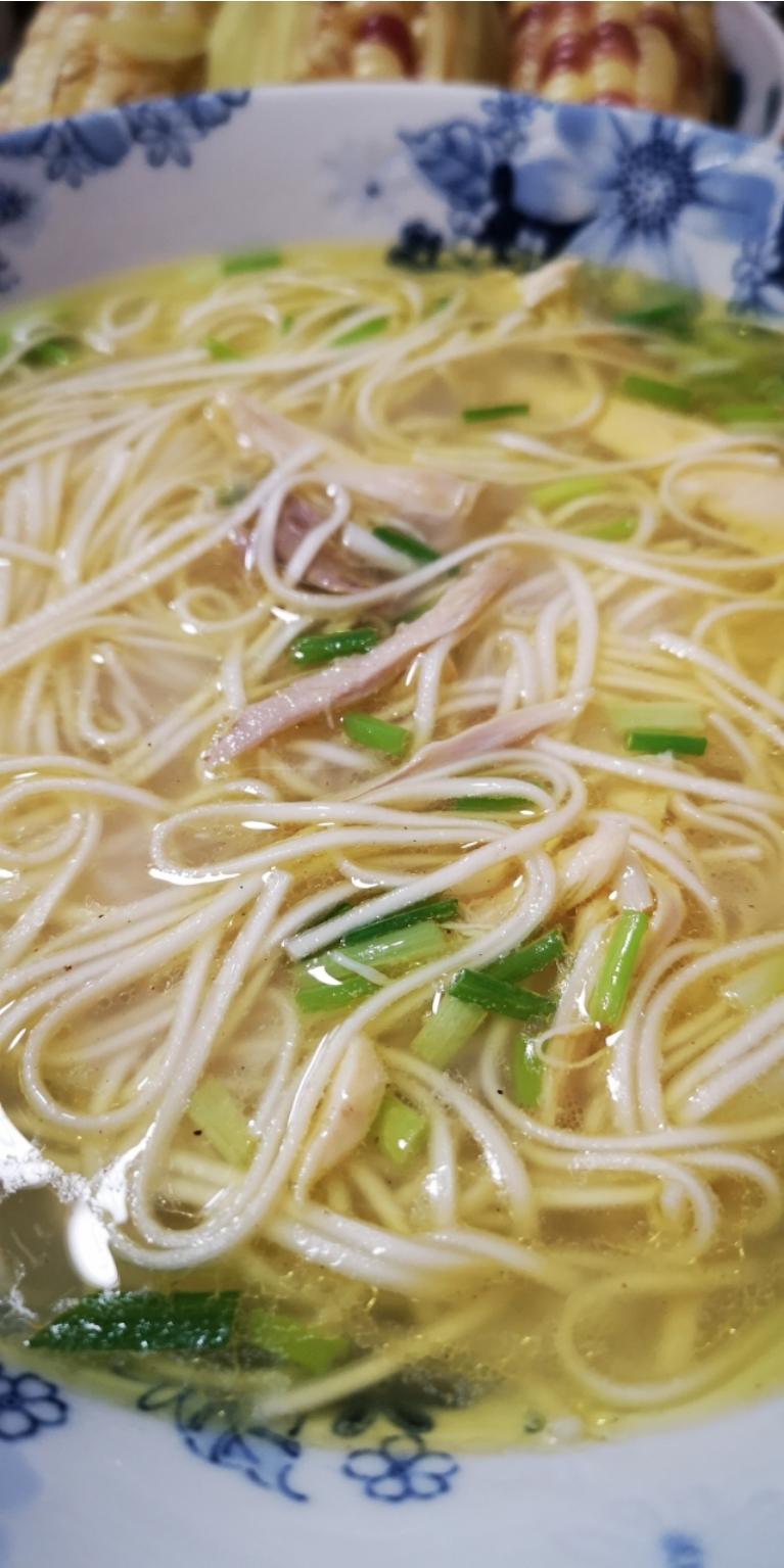 老无锡吊鸡露+广式葱姜蘸碟+鸡汤面