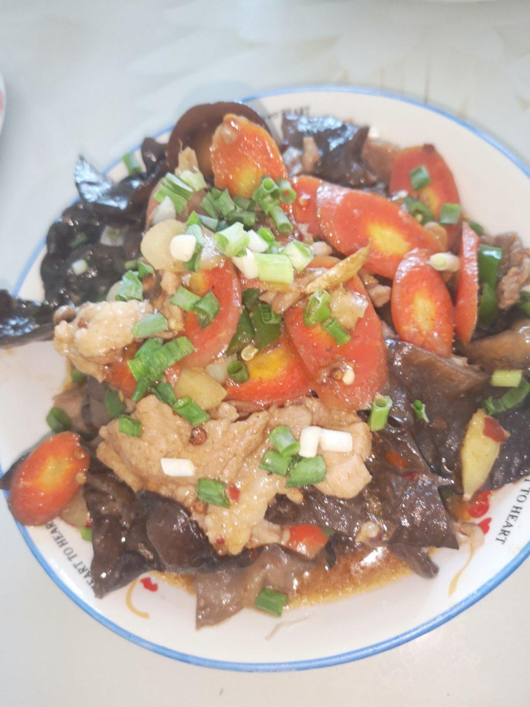 腐竹木耳炒肉片