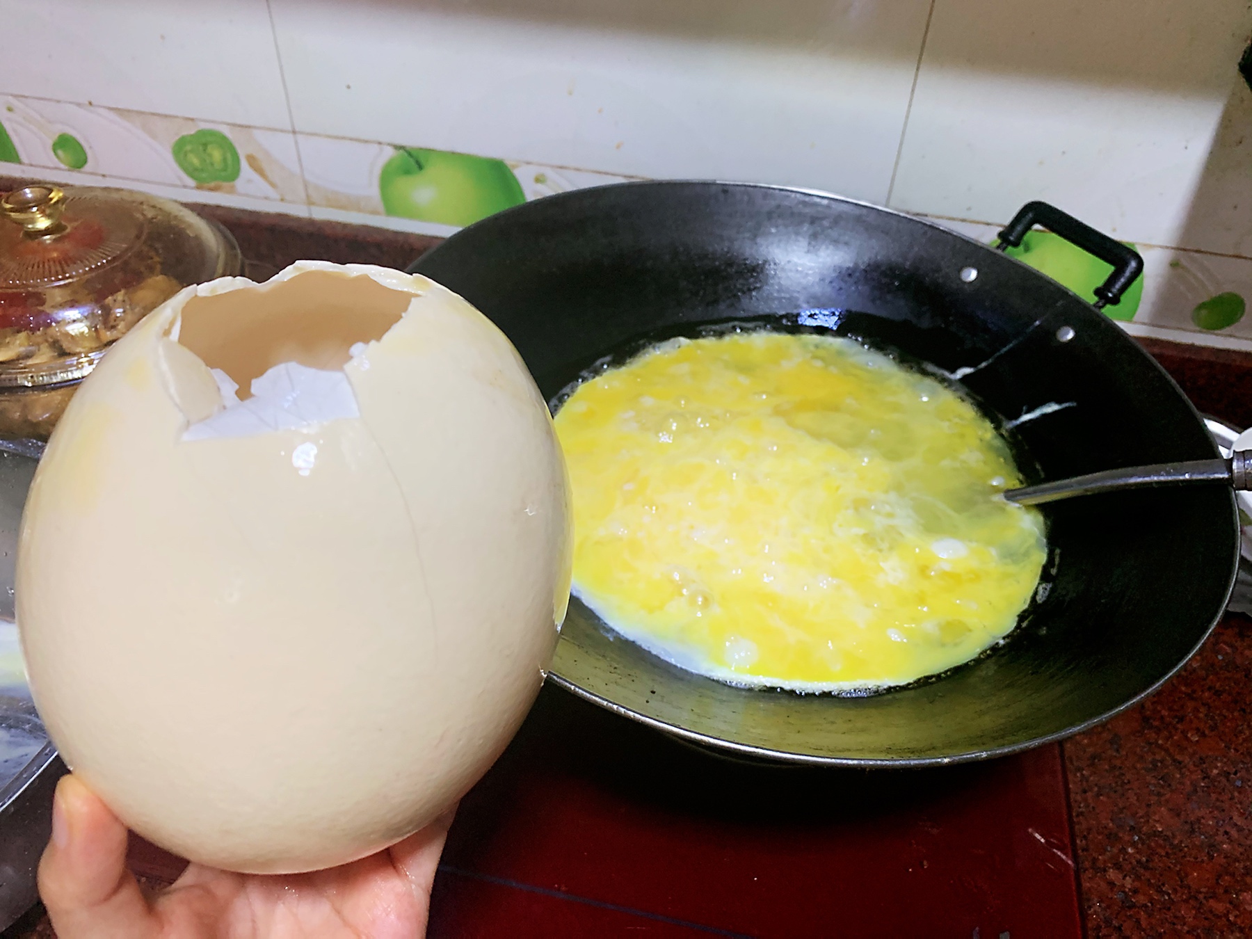 鸵鸟蛋两味——炒鸵鸟蛋和煎鸵鸟蛋饼