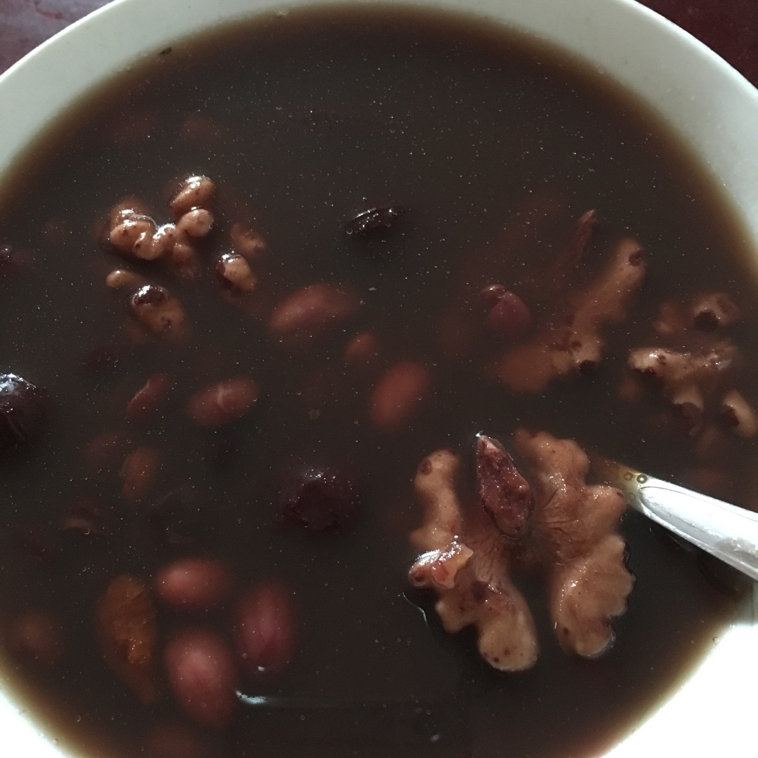 红小豆花生红枣粥