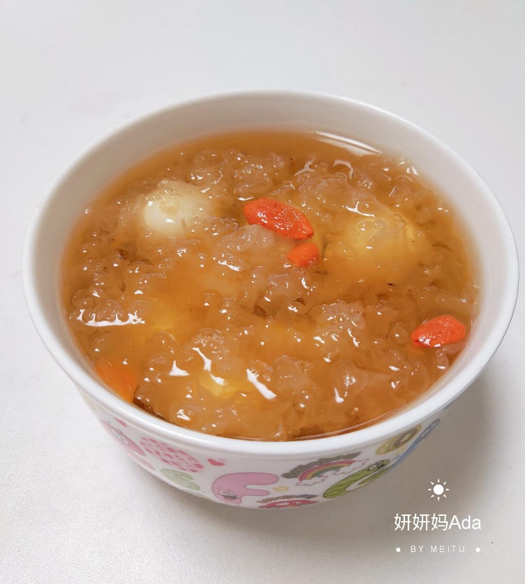 阿胶银耳百合炖雪梨～