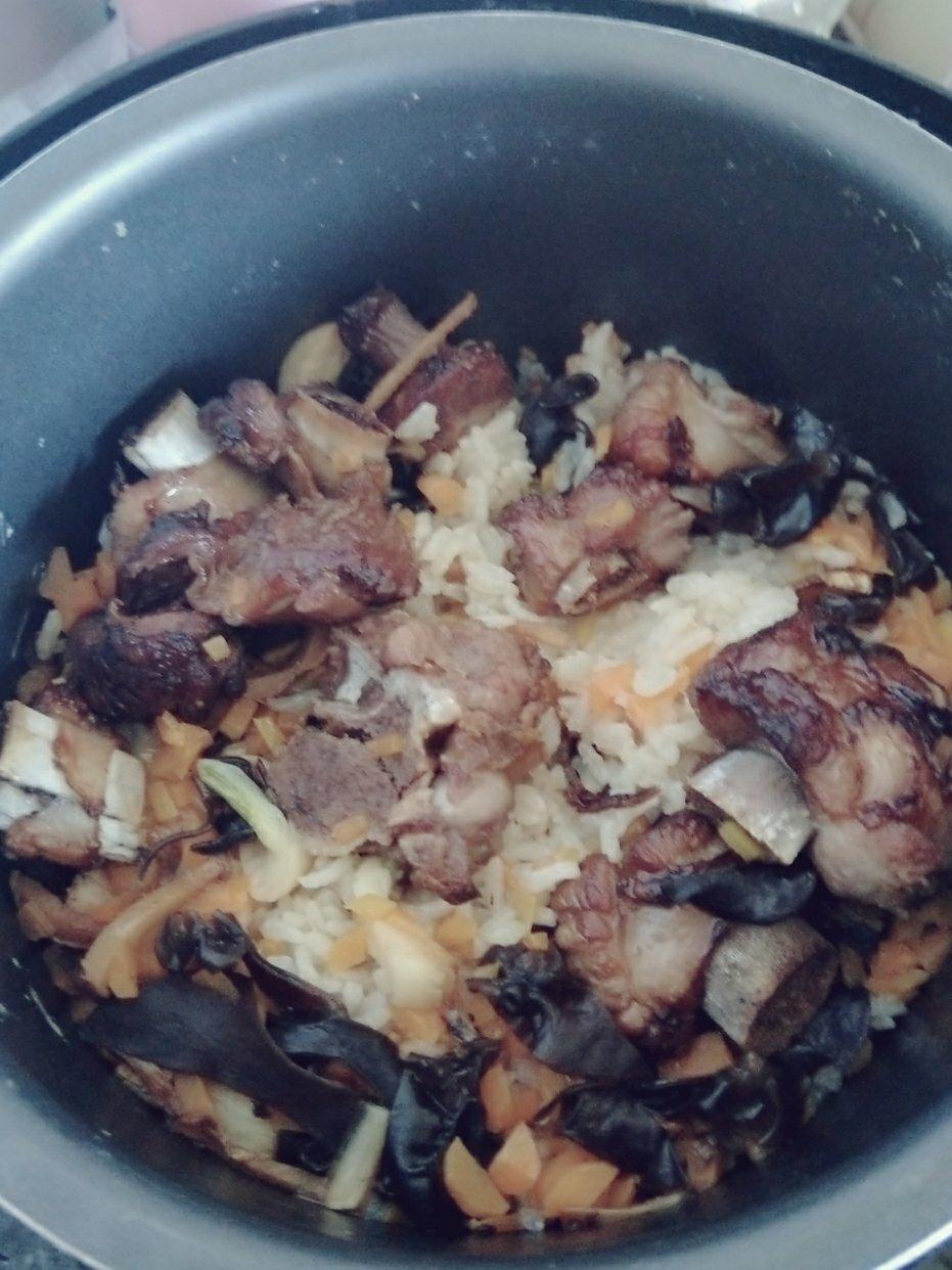 喷香排骨焖饭（爆好吃）